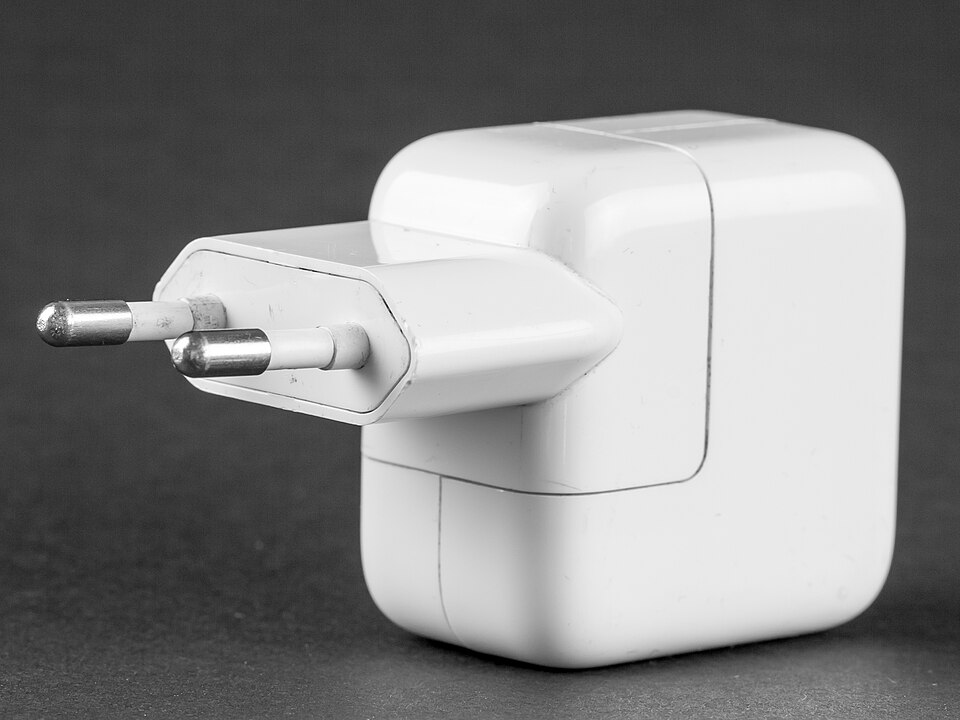 65W 氮化镓三口快充充电器